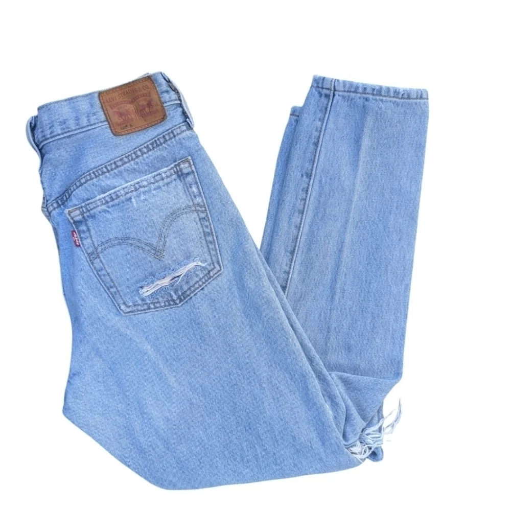 Levi's 501 button fly Thrashed busted knee light wash denim jeans W29 L28